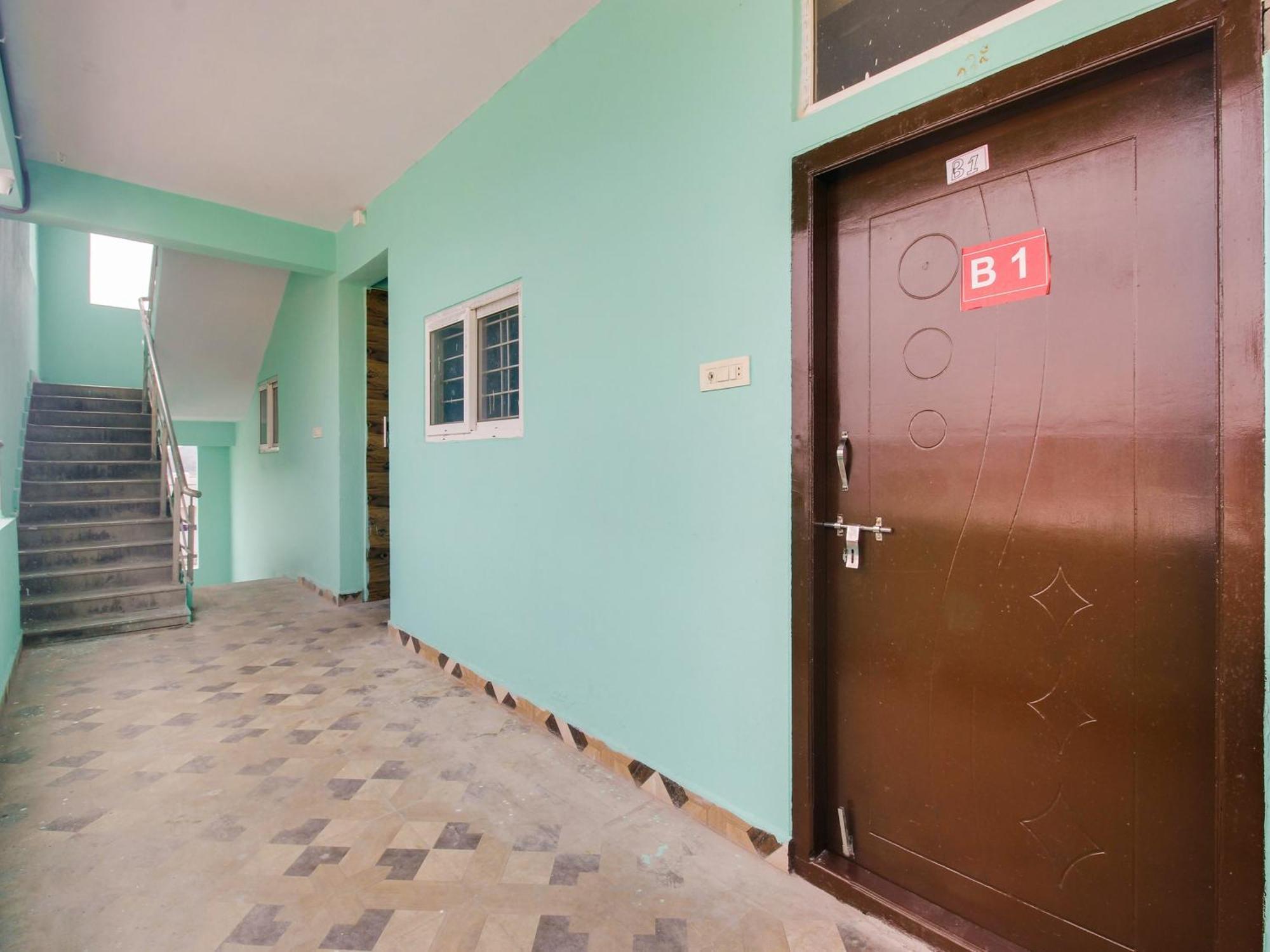 Hotel O R.J.International Pedda Ambarpet Bagian luar foto