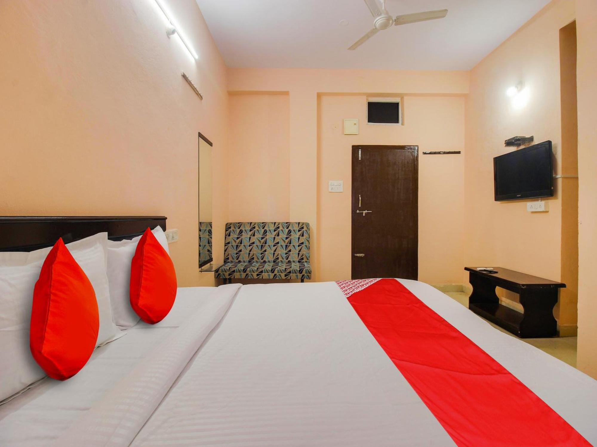 Hotel O R.J.International Pedda Ambarpet Bagian luar foto
